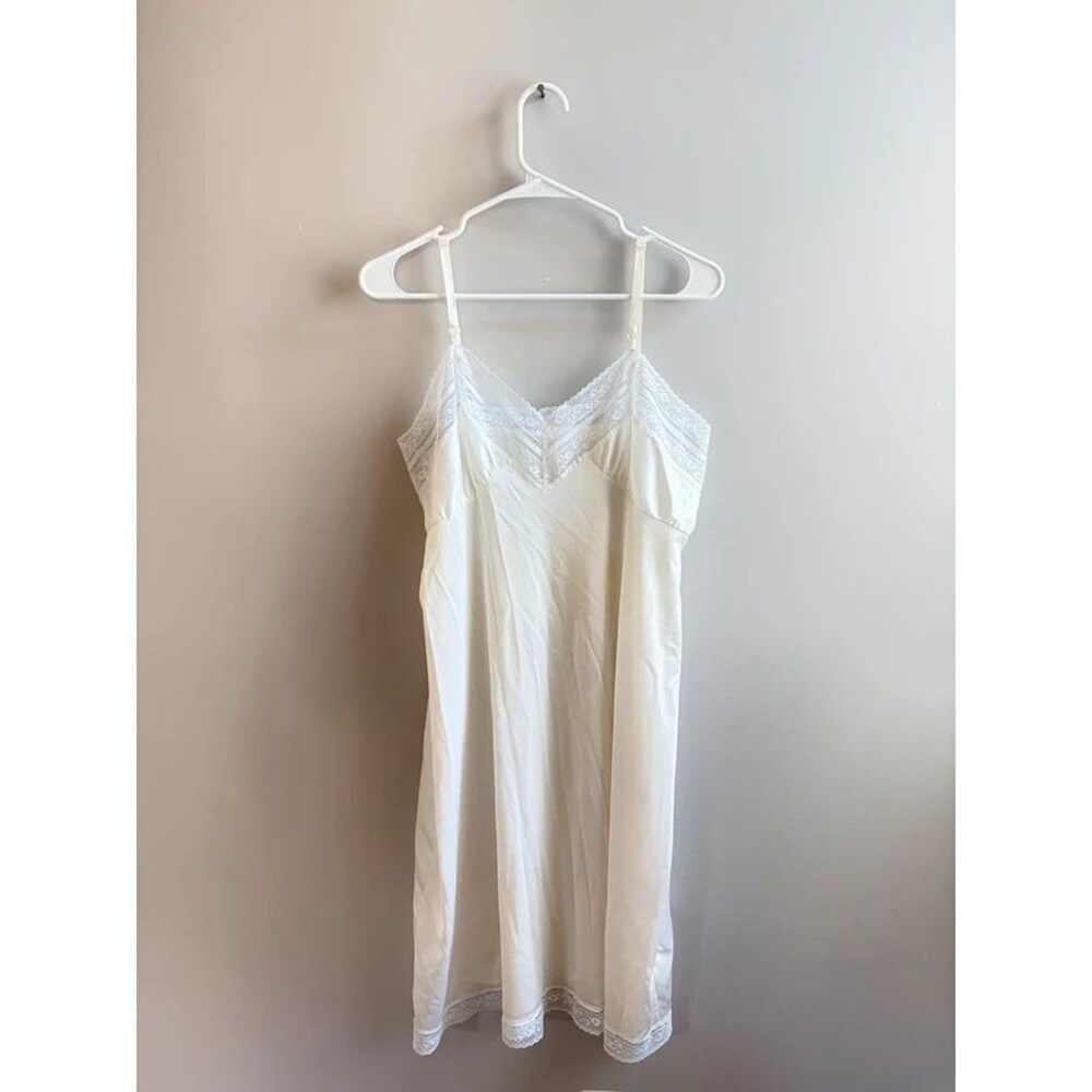 Vintage 70s Sears White Lace Full Slip Dress Lingerie- Sexy, cute, date night